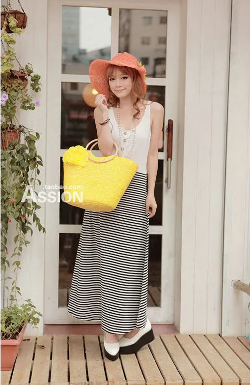 2021 New Rattan Handle Woven Bag Flowers Straw Bag Leisure Vacation Tote Beach Bag For Women Luxury