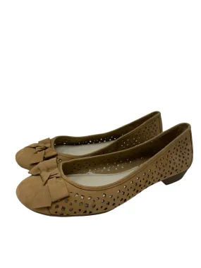 Anne Klein Women Size 9.5 Beige Flats